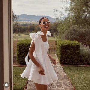 DISSH AISLE WHITE LINEN BOW MINI DRESS